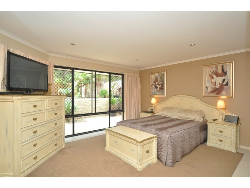 113 Arun Drive, Arundel QLD 4214