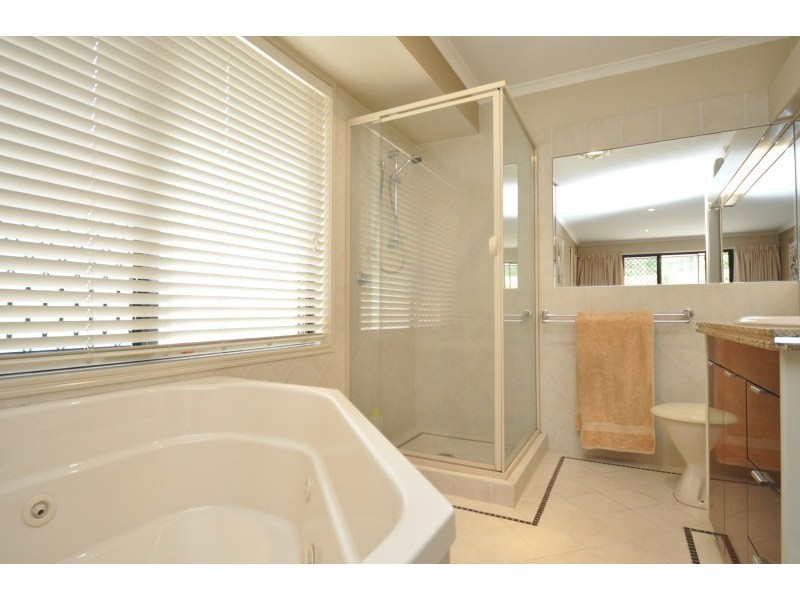 113 Arun Drive, Arundel QLD 4214
