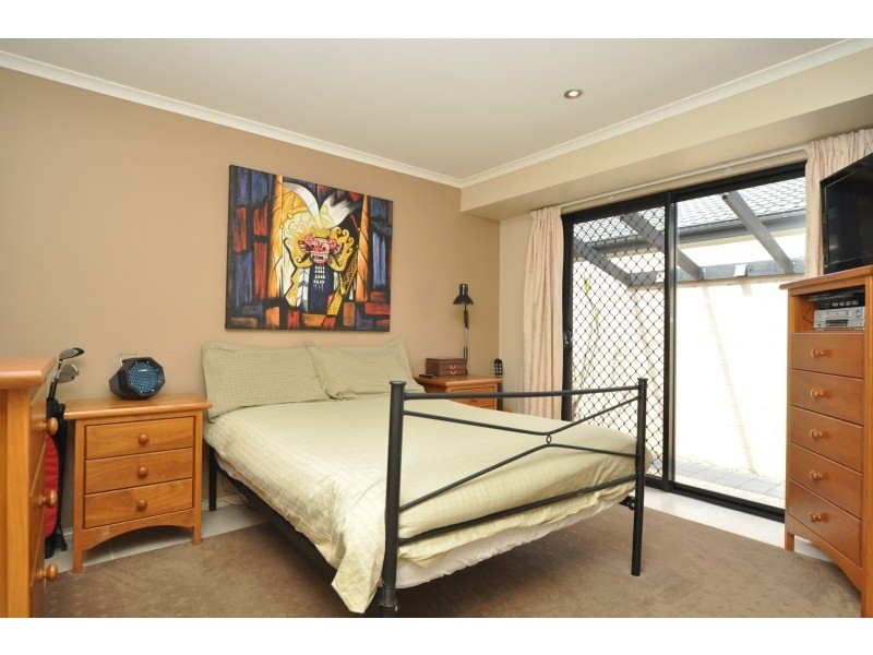 113 Arun Drive, Arundel QLD 4214
