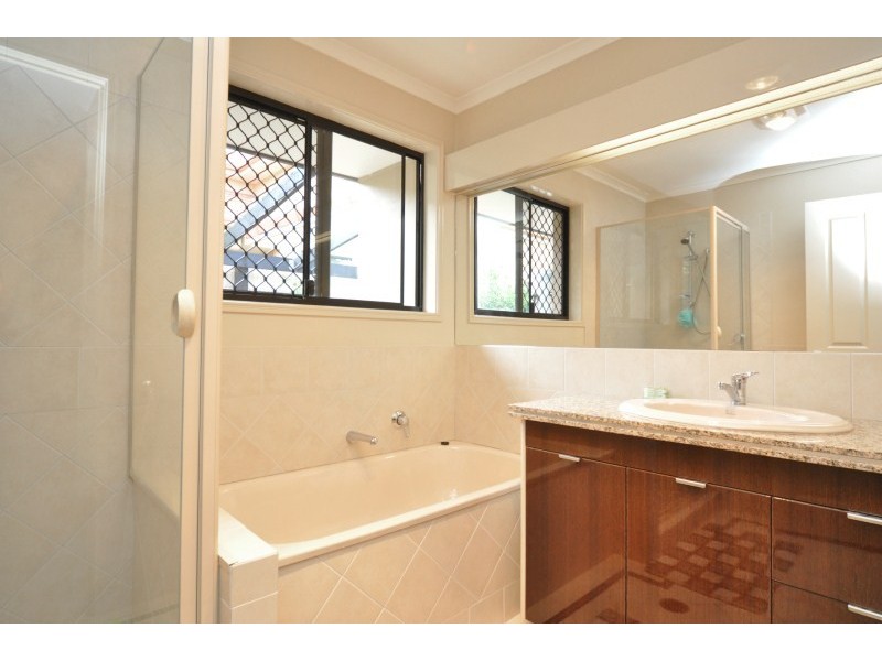 113 Arun Drive, Arundel QLD 4214