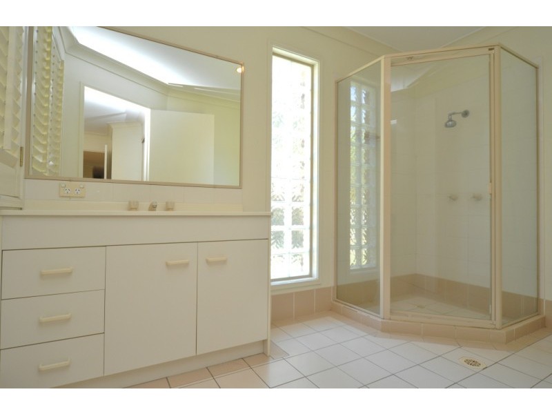 15 Pickworth Court, Parkwood QLD 4214