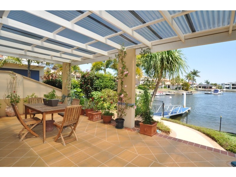 18/76 Bayview Street, Runaway Bay QLD 4216