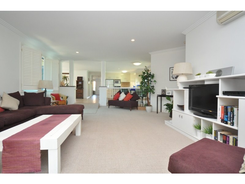 18/76 Bayview Street, Runaway Bay QLD 4216