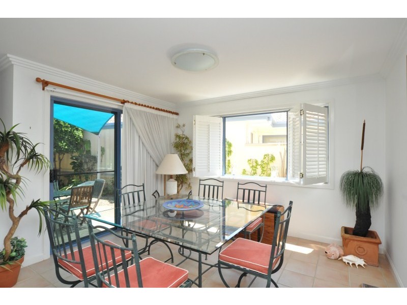 18/76 Bayview Street, Runaway Bay QLD 4216