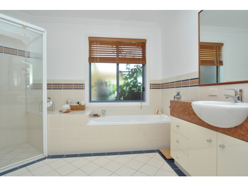 18/76 Bayview Street, Runaway Bay QLD 4216