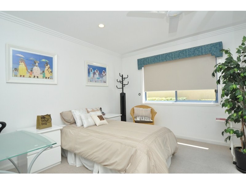 18/76 Bayview Street, Runaway Bay QLD 4216