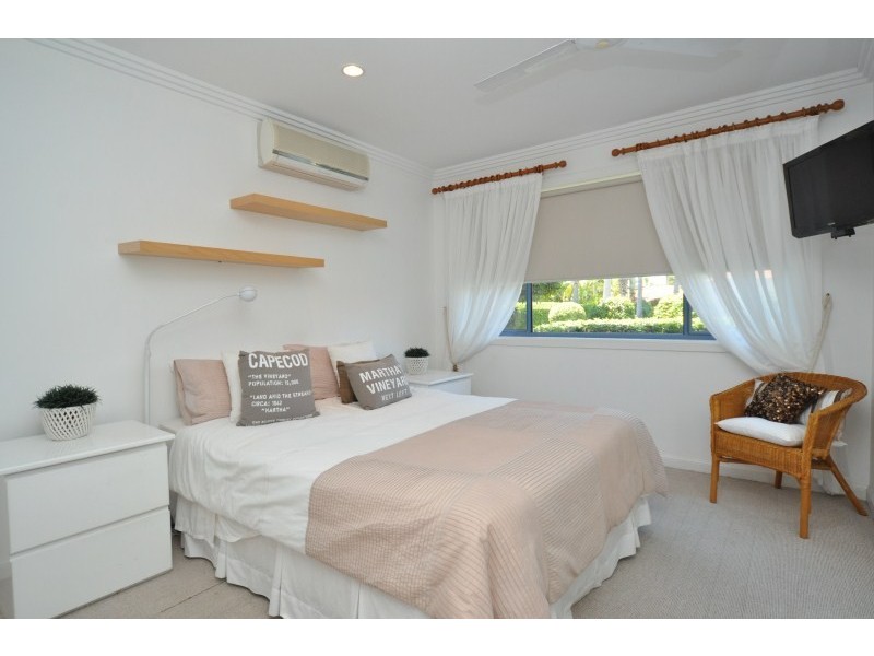 18/76 Bayview Street, Runaway Bay QLD 4216