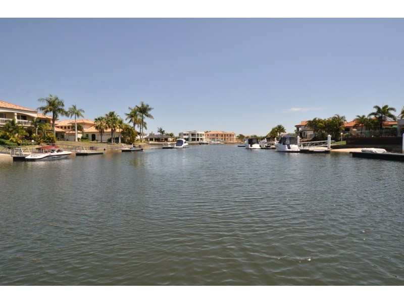 18/76 Bayview Street, Runaway Bay QLD 4216