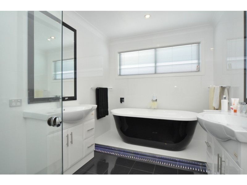 64B Kumbari Close, Southport QLD 4215