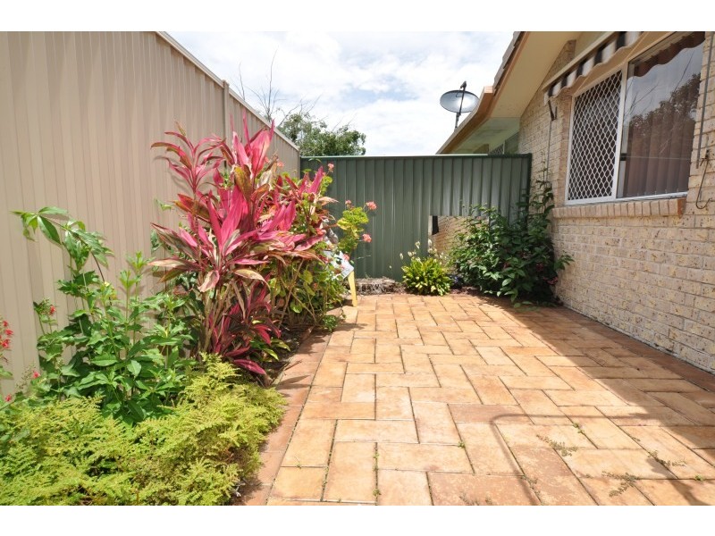 1/5 Liam Court, Labrador QLD 4215