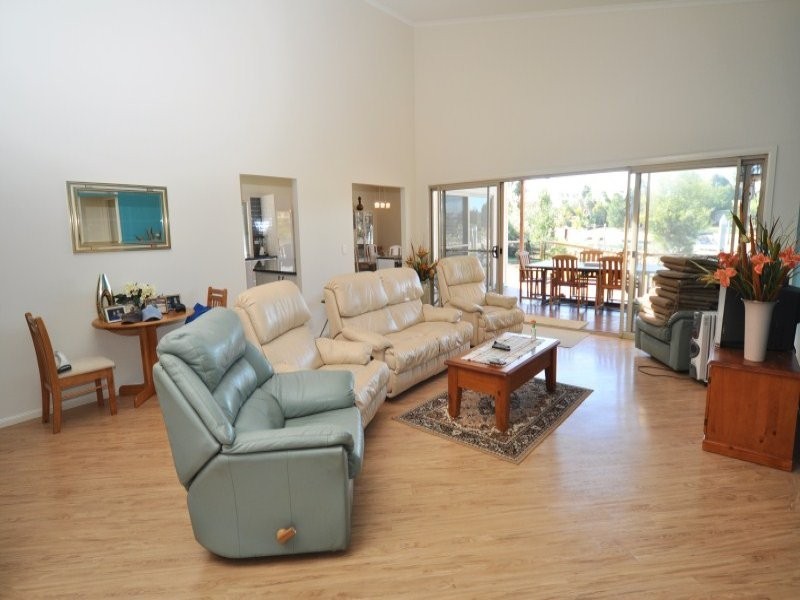 32 Doeblien Drive, South Stradbroke QLD 4216