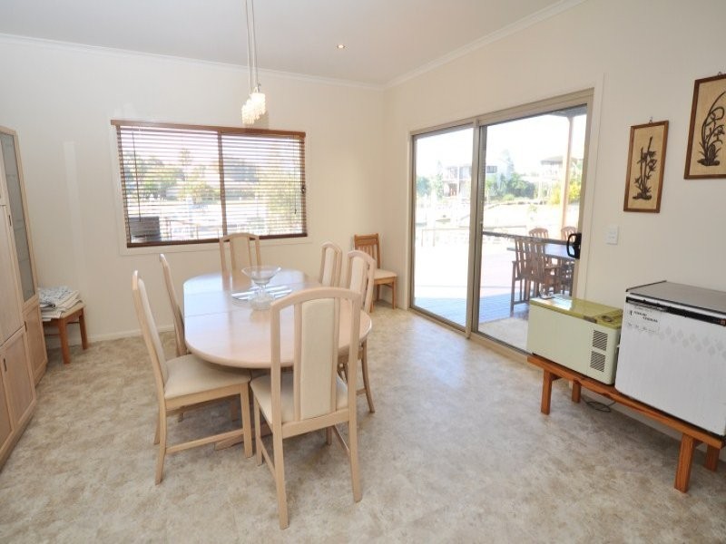 32 Doeblien Drive, South Stradbroke QLD 4216