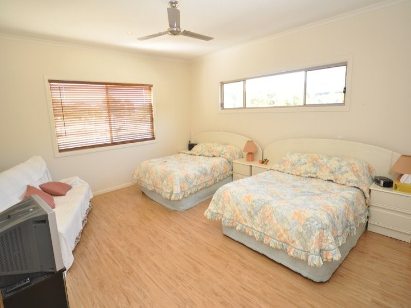 32 Doeblien Drive, South Stradbroke QLD 4216