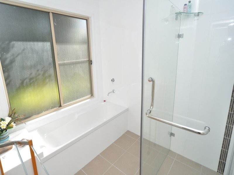 32 Doeblien Drive, South Stradbroke QLD 4216