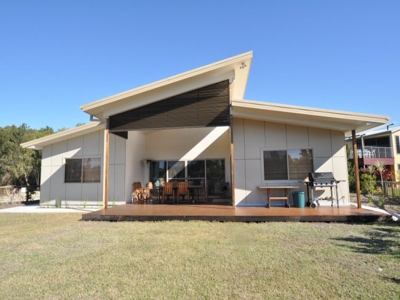 32 Doeblien Drive, South Stradbroke QLD 4216