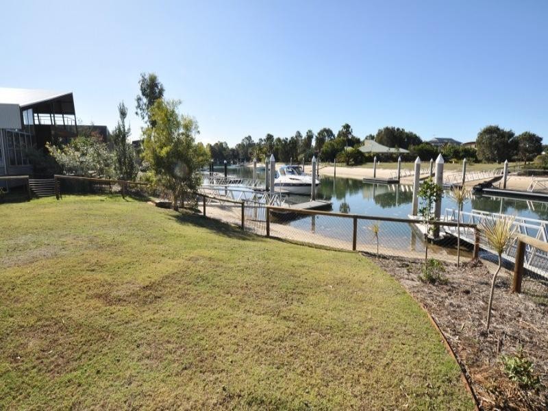 32 Doeblien Drive, South Stradbroke QLD 4216