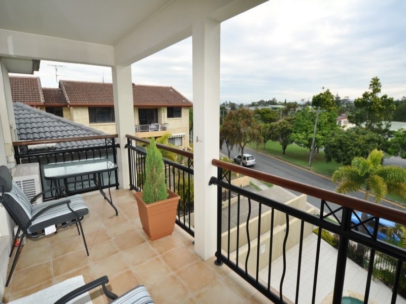 11/4 Oleander Avenue, Biggera Waters QLD 4216