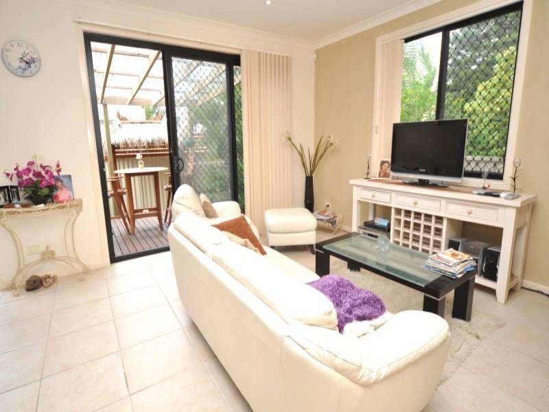 1/15 Ray Street, Runaway Bay QLD 4216