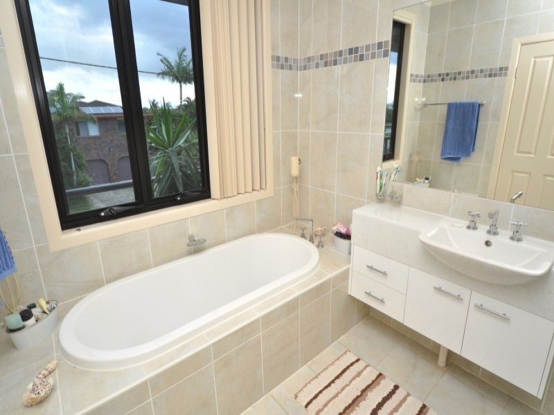 1/15 Ray Street, Runaway Bay QLD 4216