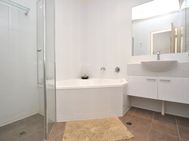 1/15 Ray Street, Runaway Bay QLD 4216