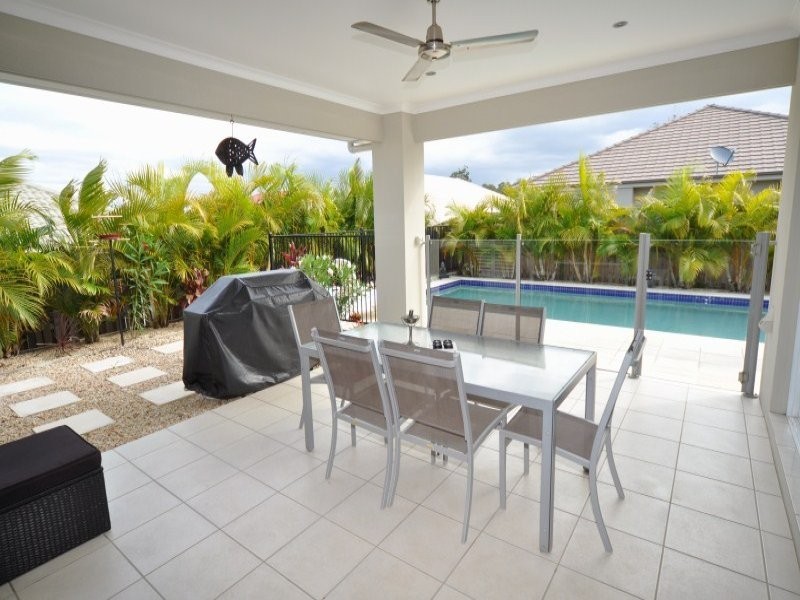 6 Redbay Street, Coomera QLD 4209