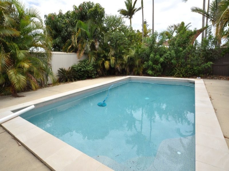 37 Sundown Drive, Paradise Point QLD 4216
