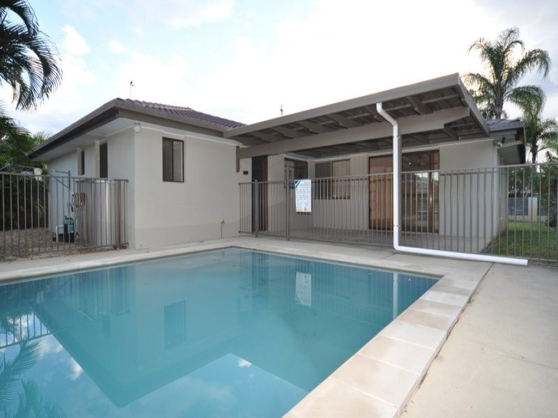 37 Sundown Drive, Paradise Point QLD 4216