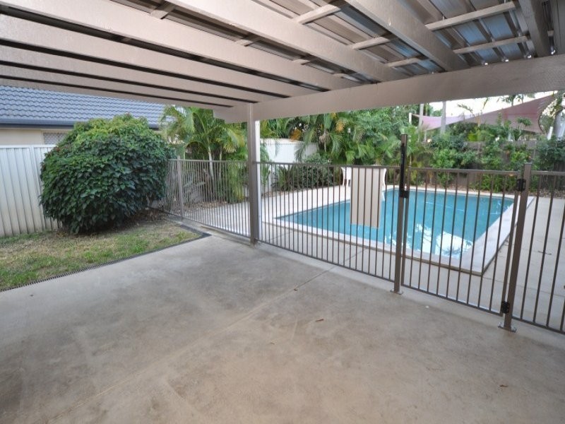 37 Sundown Drive, Paradise Point QLD 4216