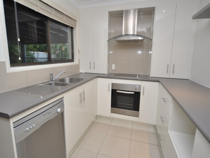 37 Sundown Drive, Paradise Point QLD 4216