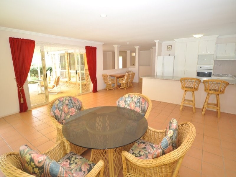 16 Greg Norman Crescent, Parkwood QLD 4214