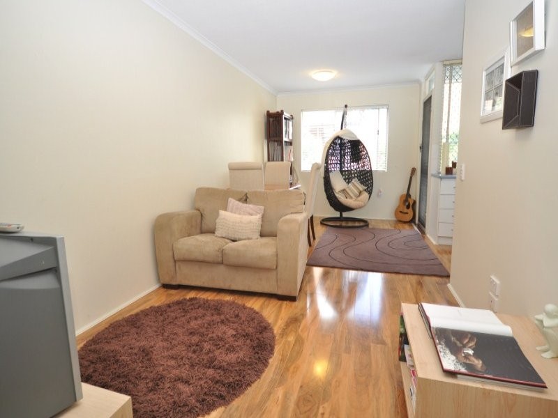 1/26 Labrador Street, Labrador QLD 4215