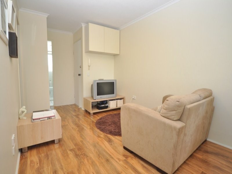 1/26 Labrador Street, Labrador QLD 4215