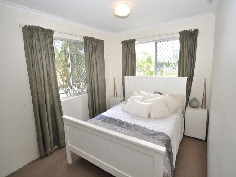 1/26 Labrador Street, Labrador QLD 4215