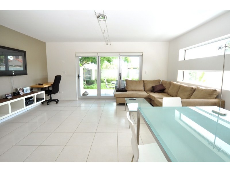 1/8 Samarai Avenue, Runaway Bay QLD 4216