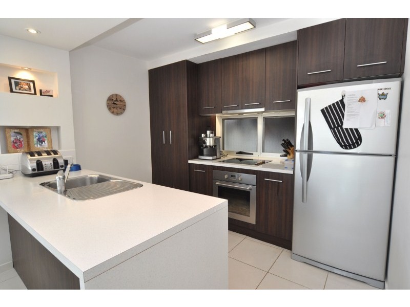 1/8 Samarai Avenue, Runaway Bay QLD 4216