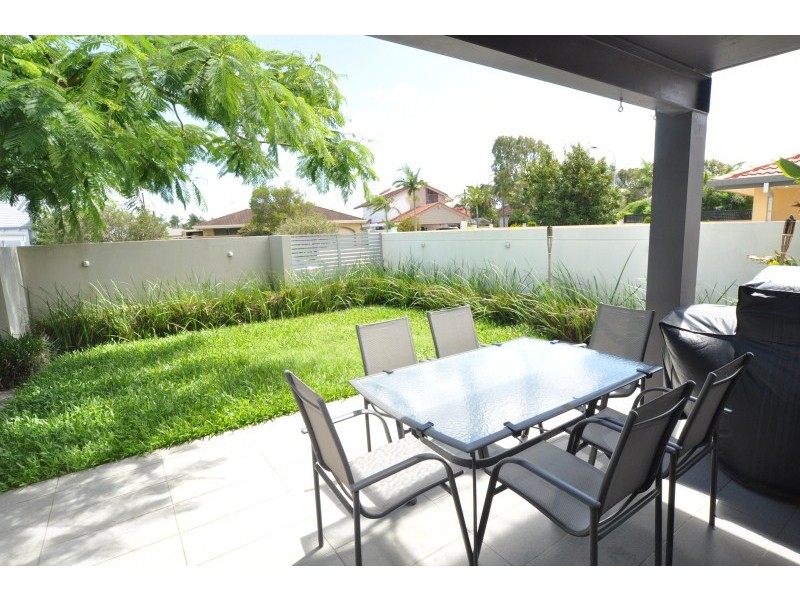 1/8 Samarai Avenue, Runaway Bay QLD 4216