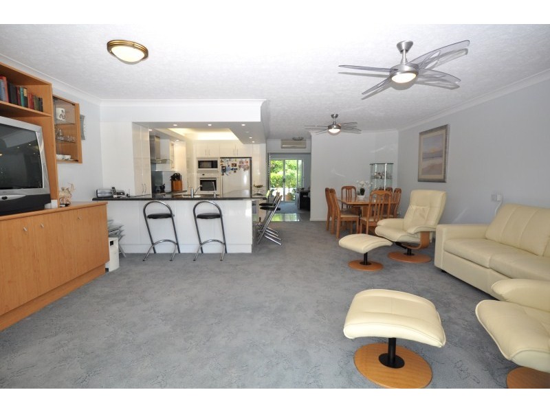 3/3 Vernia Place, Biggera Waters QLD 4216