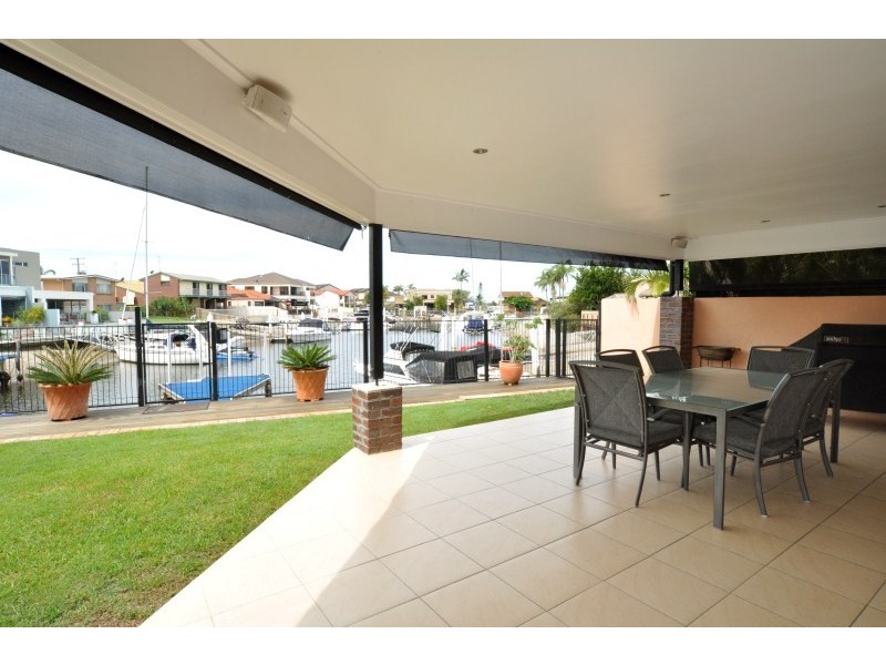 15 Huon Crescent, Runaway Bay QLD 4216