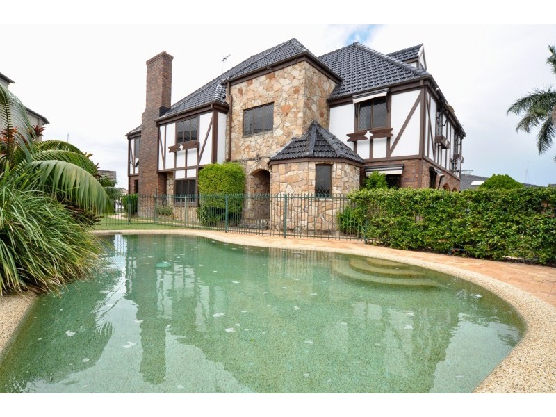 15 Huon Crescent, Runaway Bay QLD 4216