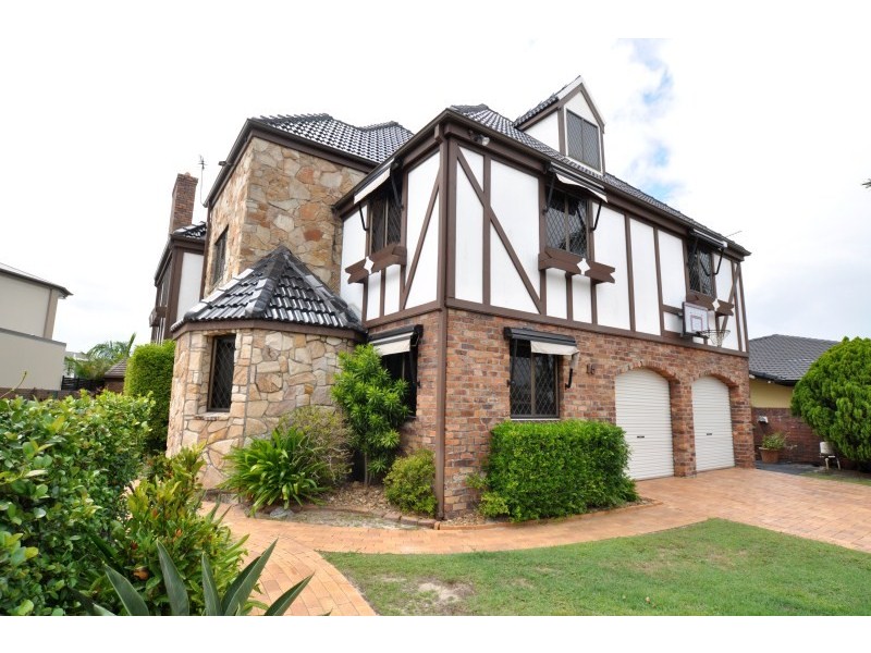 15 Huon Crescent, Runaway Bay QLD 4216