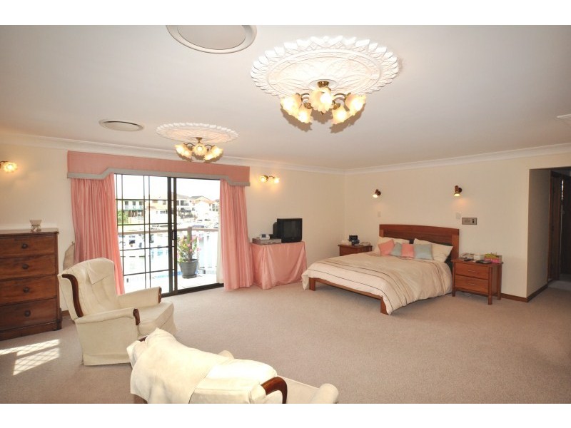 15 Huon Crescent, Runaway Bay QLD 4216