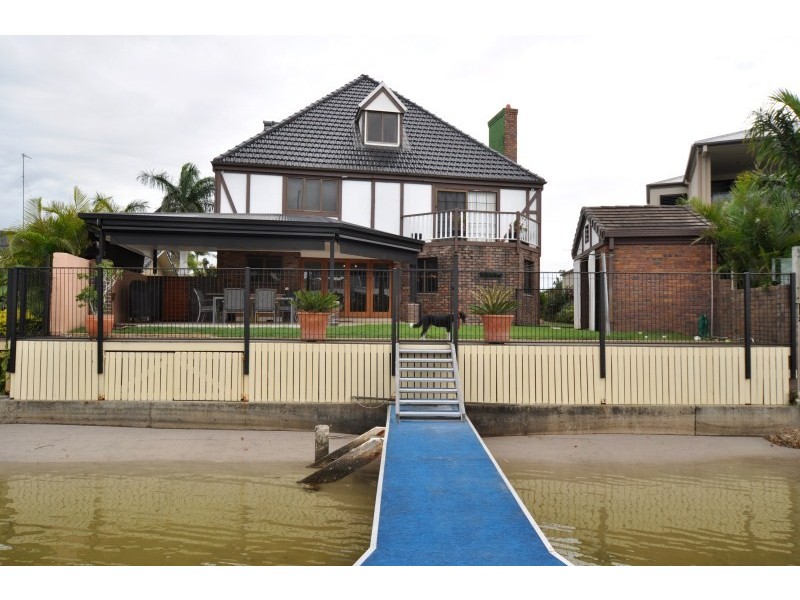 15 Huon Crescent, Runaway Bay QLD 4216