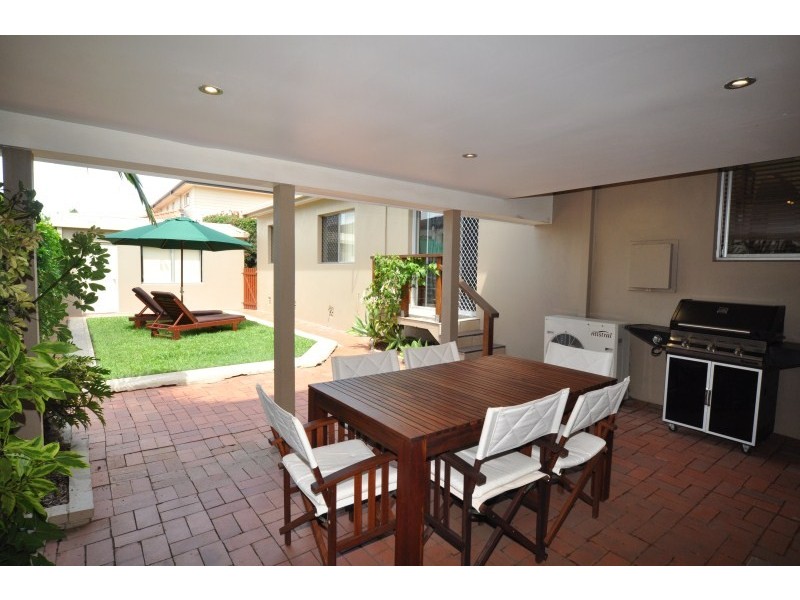 3 Thelma Avenue, Biggera Waters QLD 4216