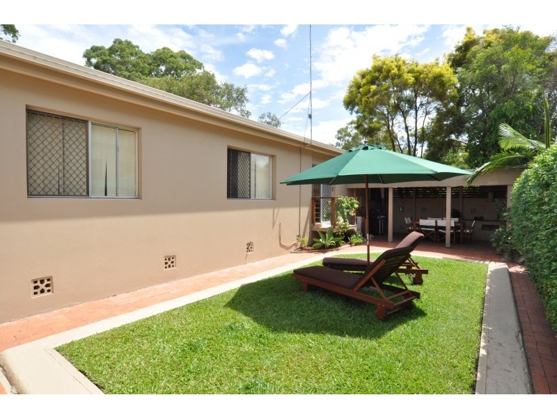 3 Thelma Avenue, Biggera Waters QLD 4216