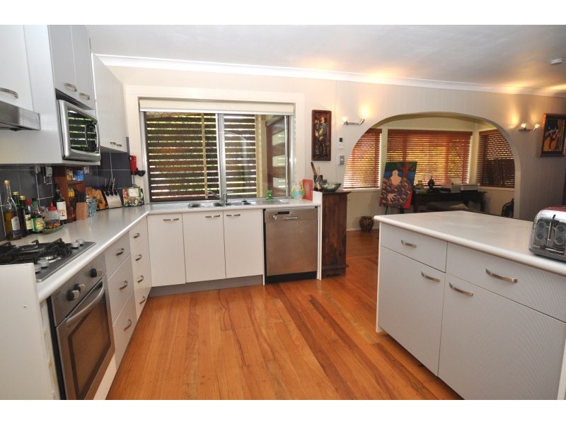 3 Thelma Avenue, Biggera Waters QLD 4216