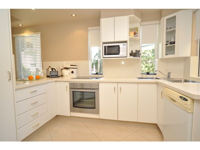 2/19 Thelma Avenue, Biggera Waters QLD 4216