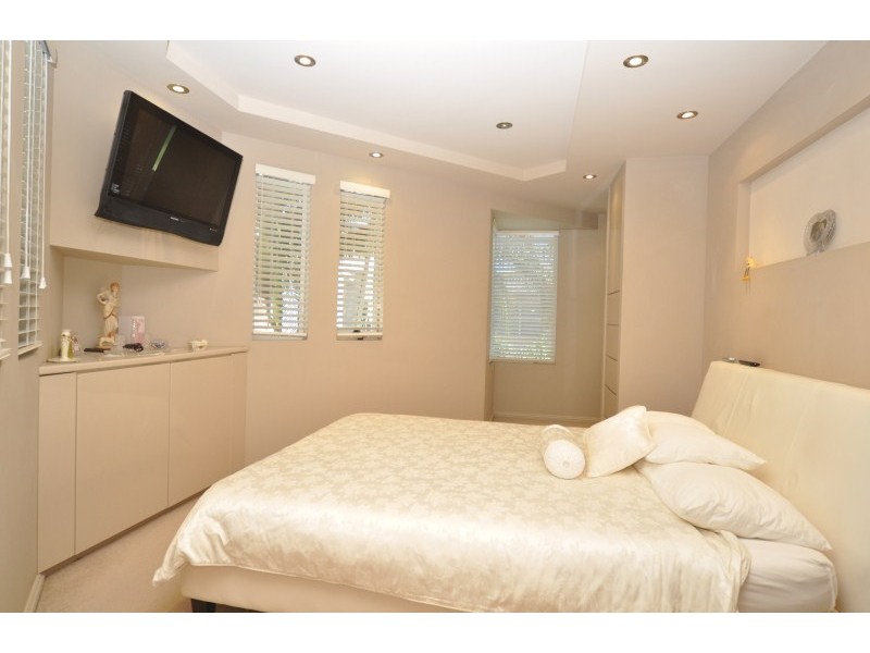 2/19 Thelma Avenue, Biggera Waters QLD 4216