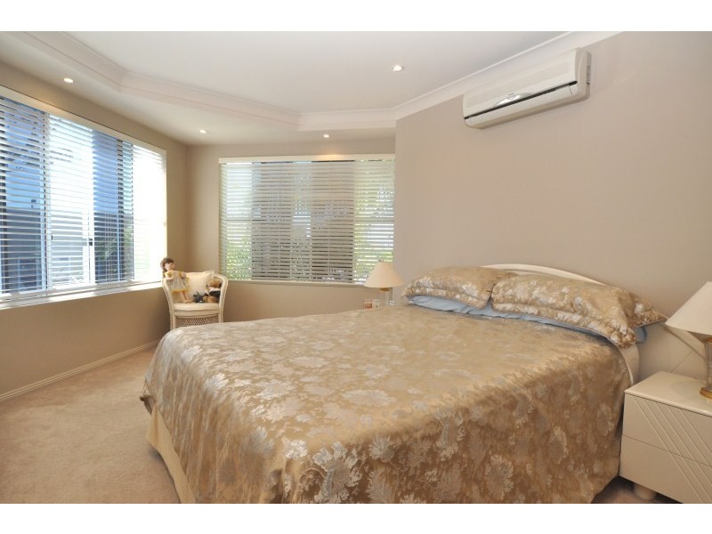 2/19 Thelma Avenue, Biggera Waters QLD 4216