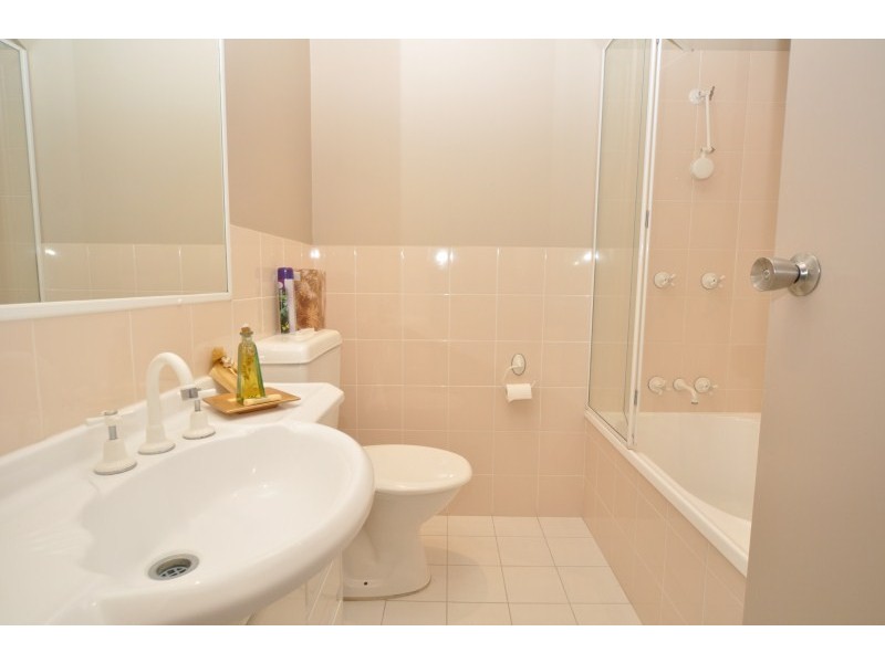 2/19 Thelma Avenue, Biggera Waters QLD 4216