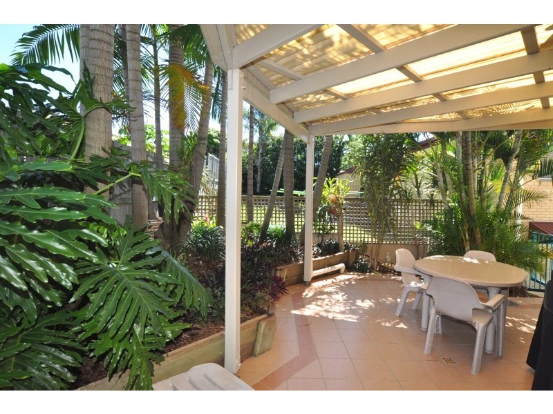 2/19 Thelma Avenue, Biggera Waters QLD 4216